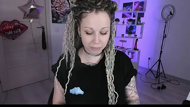 Snapshot of HoneySallyMoore chatting on 10/01/25, 04:35 HoneySallyMoore online show from 10/01/25, 04:35