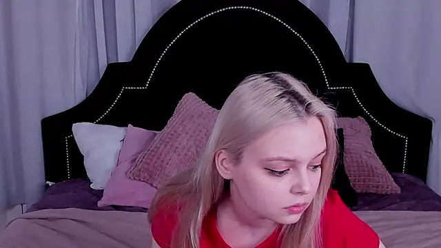 CLAIRE VOGT online show from 03/07/25, 03:39