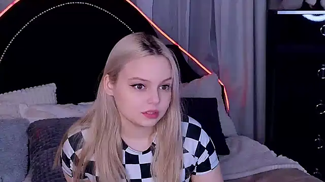 CLAIRE VOGT online show from 03/21/25, 06:27