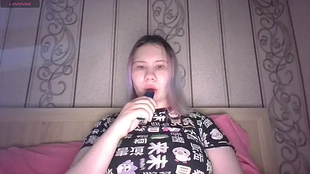 Little kitsune1707 online show from 09/29/25, 01:16