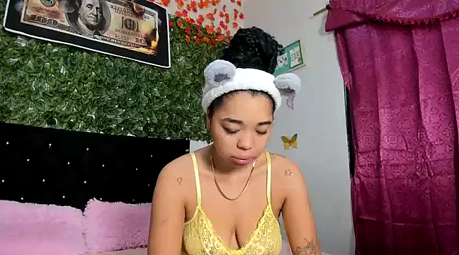 Snapshot of Mishellehot_10 chatting on 03/10/25, 07:18 Mishellehot 10 online show from 03/10/25, 07:18