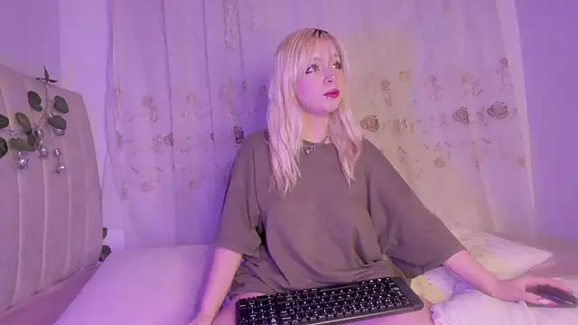 purplelilith3 online show from 09/28/25, 10:20