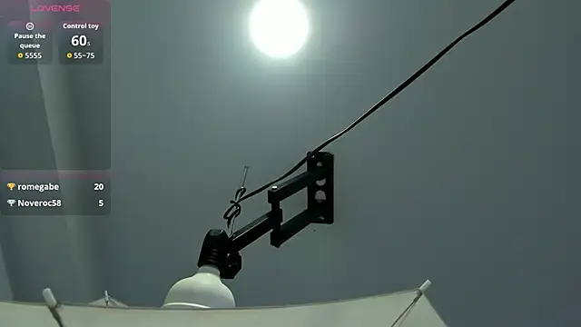 Snapshot of EmiliaRose_ chatting on 10/07/25, 09:01 EmiliaRose online show from 10/07/25, 09:01