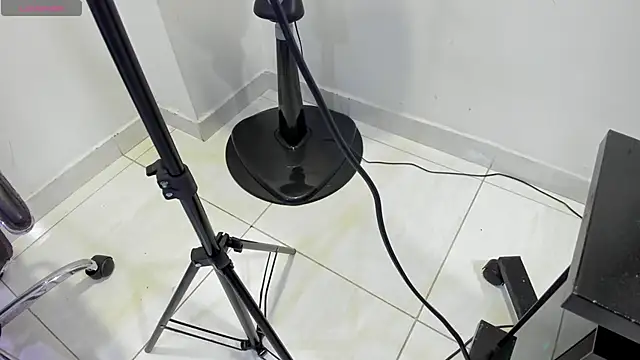 Snapshot of EmiliaRose_ chatting on 10/10/25, 08:52 EmiliaRose online show from 10/10/25, 08:52