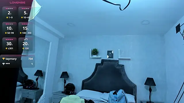 Snapshot of EmiliaRose_ chatting on 10/17/25, 09:17 EmiliaRose online show from 10/17/25, 09:17