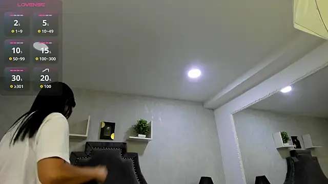 Snapshot of EmiliaRose_ chatting on 10/19/25, 08:42 EmiliaRose online show from 10/19/25, 08:42