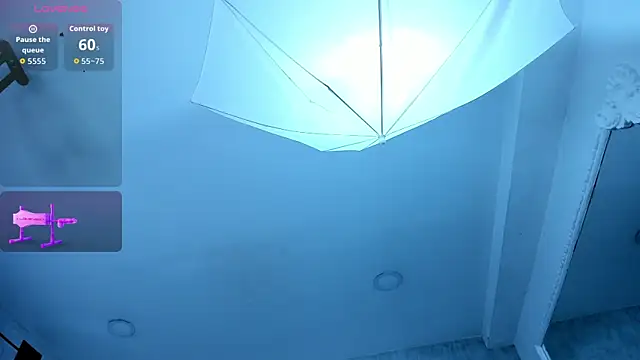 Snapshot of EmiliaRose_ chatting on 10/20/25, 08:42 EmiliaRose online show from 10/20/25, 08:42