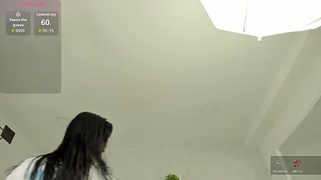 Snapshot of EmiliaRose_ chatting on 10/28/25, 08:55 EmiliaRose online show from 10/28/25, 08:55