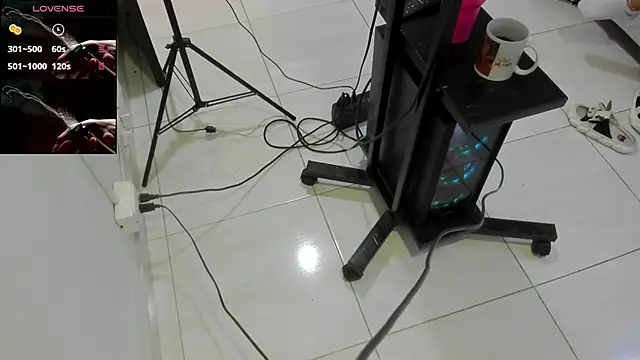 Snapshot of EmiliaRose_ chatting on 11/06/25, 08:21 EmiliaRose online show from 11/06/25, 08:21