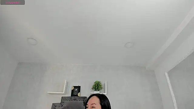 Snapshot of EmiliaRose_ chatting on 11/18/25, 08:57 EmiliaRose online show from 11/18/25, 08:57