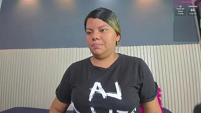 Aida-nicolle online show from 10/16/25, 10:38