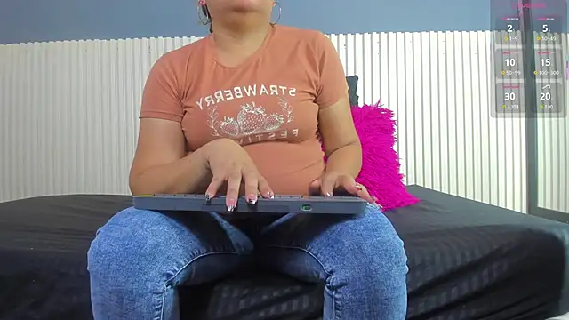 Aida-nicolle online show from 10/30/25, 09:55