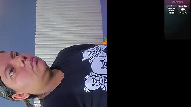 Aida-nicolle online show from 11/14/25, 11:42