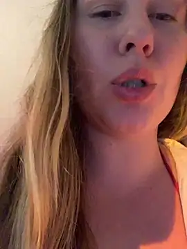 Snapshot of Mona_Plus chatting on 02/13/25, 05:01 Mona Plus online show from 02/13/25, 05:01