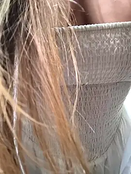 Snapshot of Mona_Plus chatting on 02/19/25, 12:00 Mona Plus online show from 02/19/25, 12:00