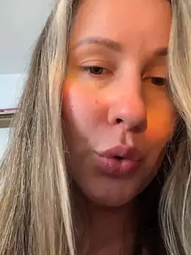 Snapshot of Mona_Plus chatting on 02/25/25, 12:03 Mona Plus online show from 02/25/25, 12:03