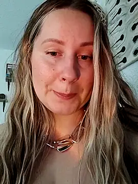 Snapshot of Mona_Plus chatting on 03/03/25, 12:05 Mona Plus online show from 03/03/25, 12:05