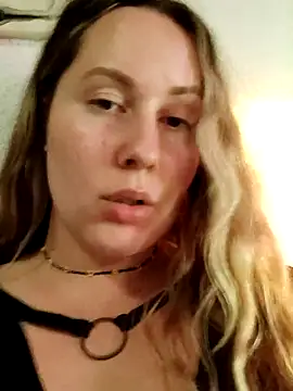 Snapshot of Mona_Plus chatting on 03/12/25, 12:15 Mona Plus online show from 03/12/25, 12:15