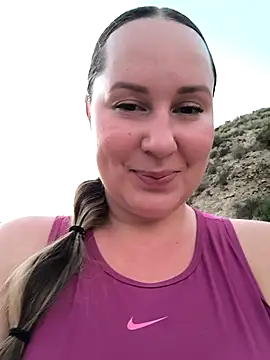 Snapshot of Mona_Plus chatting on 09/11/25, 06:19 Mona Plus online show from 09/11/25, 06:19