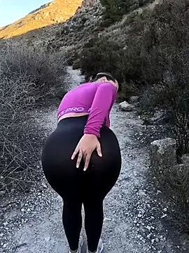 Snapshot of Mona_Plus chatting on 09/13/25, 06:35 Mona Plus online show from 09/13/25, 06:35