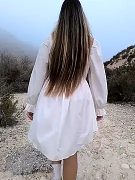 Snapshot of Mona_Plus chatting on 09/17/25, 06:04 Mona Plus online show from 09/17/25, 06:04