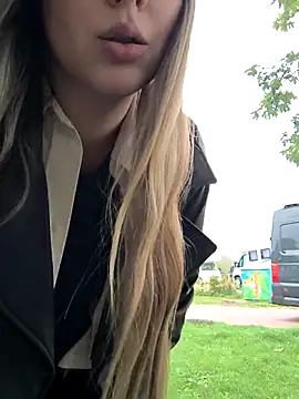 Snapshot of Mona_Plus chatting on 09/27/25, 07:46 Mona Plus online show from 09/27/25, 07:46