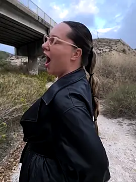 Snapshot of Mona_Plus chatting on 10/06/25, 06:33 Mona Plus online show from 10/06/25, 06:33