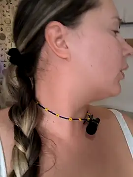 Snapshot of Mona_Plus chatting on 10/08/25, 12:14 Mona Plus online show from 10/08/25, 12:14