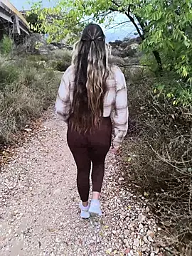 Snapshot of Mona_Plus chatting on 10/11/25, 02:59 Mona Plus online show from 10/11/25, 02:59