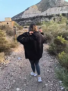 Snapshot of Mona_Plus chatting on 10/14/25, 06:47 Mona Plus online show from 10/14/25, 06:47