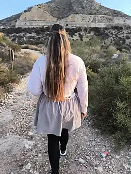 Snapshot of Mona_Plus chatting on 10/16/25, 06:47 Mona Plus online show from 10/16/25, 06:47