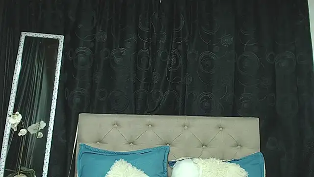 Snapshot of rebeka_kenye chatting on 03/06/25, 08:27 rebeka kenye online show from 03/06/25, 08:27