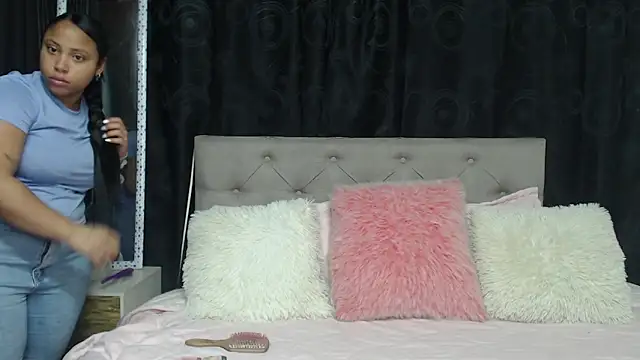 Snapshot of rebeka_kenye chatting on 03/17/25, 02:45 rebeka kenye online show from 03/17/25, 02:45