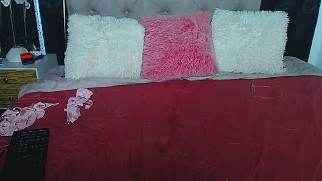 Snapshot of rebeka_kenye chatting on 03/23/25, 12:26 rebeka kenye online show from 03/23/25, 12:26