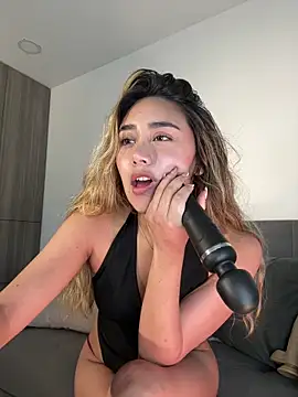 Snapshot of Hornyholly__ chatting on 11/08/25, 09:13 Hornyholly online show from 11/08/25, 09:13