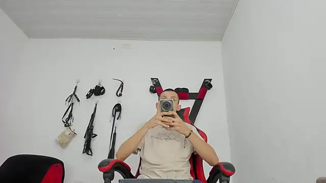 Isak Millan online show from 11/14/25, 08:40