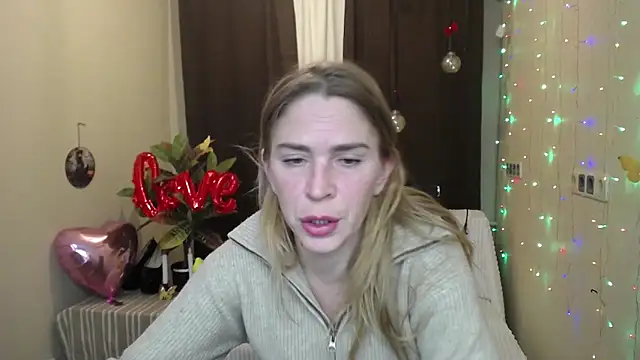 Snapshot of TessaDaybreak chatting on 02/15/25, 04:01 TessaDaybreak online show from 02/15/25, 04:01