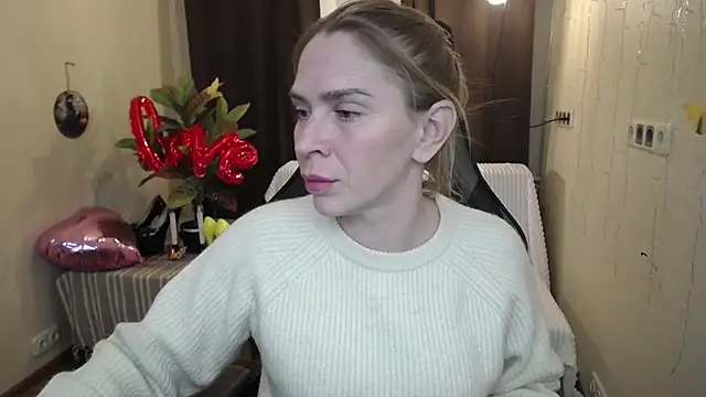 Snapshot of TessaDaybreak chatting on 02/18/25, 04:37 TessaDaybreak online show from 02/18/25, 04:37