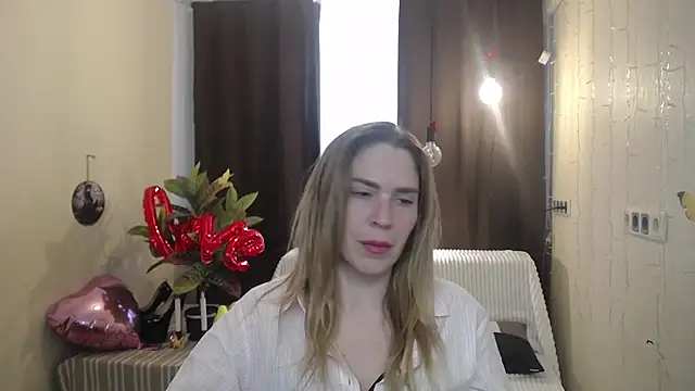 Snapshot of TessaDaybreak chatting on 02/21/25, 10:39 TessaDaybreak online show from 02/21/25, 10:39