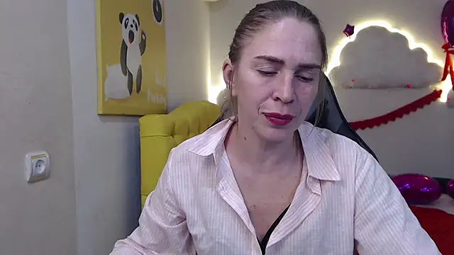 Snapshot of TessaDaybreak chatting on 03/15/25, 01:51 TessaDaybreak online show from 03/15/25, 01:51