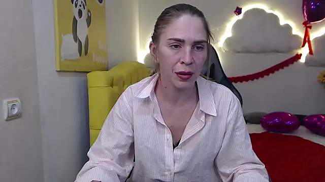 Snapshot of TessaDaybreak chatting on 03/15/25, 04:54 TessaDaybreak online show from 03/15/25, 04:54