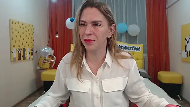 Snapshot of TessaDaybreak chatting on 10/09/25, 07:28 TessaDaybreak online show from 10/09/25, 07:28