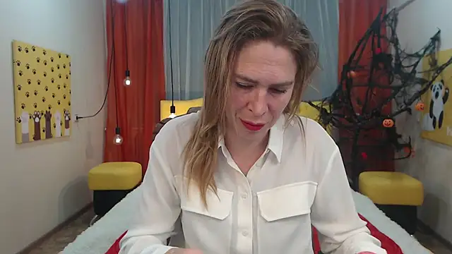 Snapshot of TessaDaybreak chatting on 10/10/25, 07:29 TessaDaybreak online show from 10/10/25, 07:29