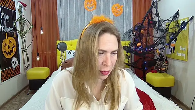 Snapshot of TessaDaybreak chatting on 10/13/25, 06:35 TessaDaybreak online show from 10/13/25, 06:35