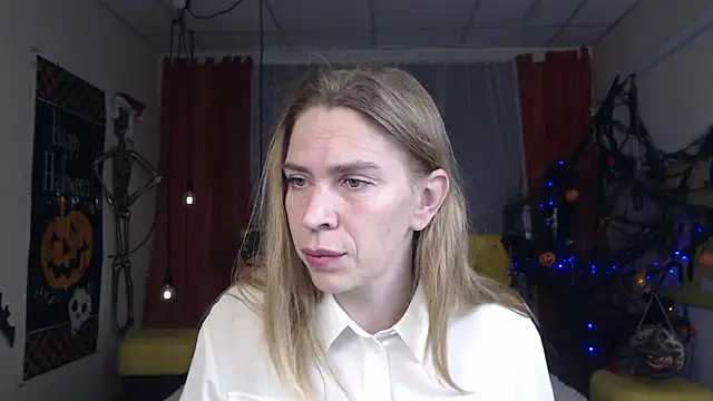 Snapshot of TessaDaybreak chatting on 10/14/25, 06:25 TessaDaybreak online show from 10/14/25, 06:25