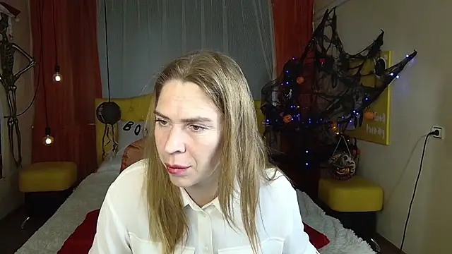 Snapshot of TessaDaybreak chatting on 10/15/25, 07:41 TessaDaybreak online show from 10/15/25, 07:41