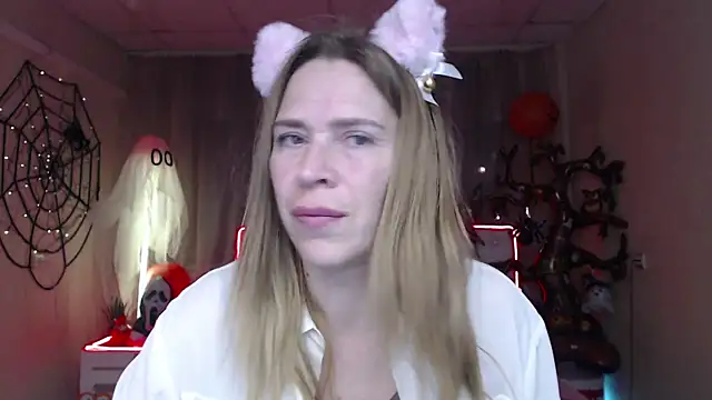 Snapshot of TessaDaybreak chatting on 10/27/25, 08:07 TessaDaybreak online show from 10/27/25, 08:07