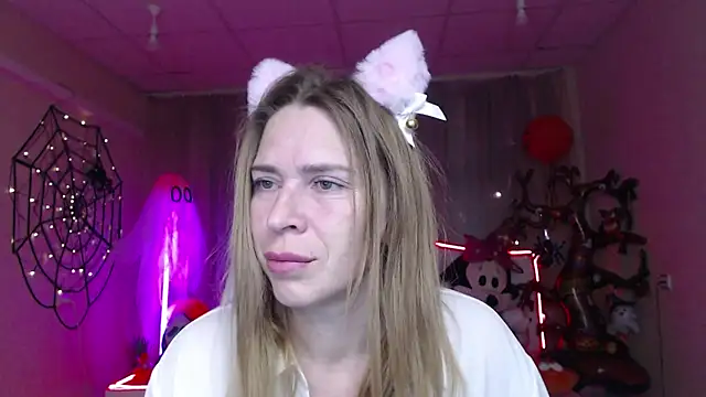 Snapshot of TessaDaybreak chatting on 10/28/25, 07:56 TessaDaybreak online show from 10/28/25, 07:56