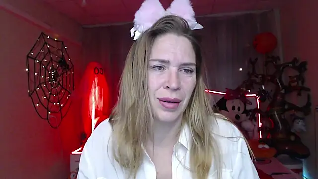 Snapshot of TessaDaybreak chatting on 10/29/25, 08:05 TessaDaybreak online show from 10/29/25, 08:05