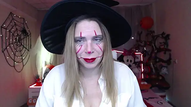 Snapshot of TessaDaybreak chatting on 10/31/25, 08:26 TessaDaybreak online show from 10/31/25, 08:26